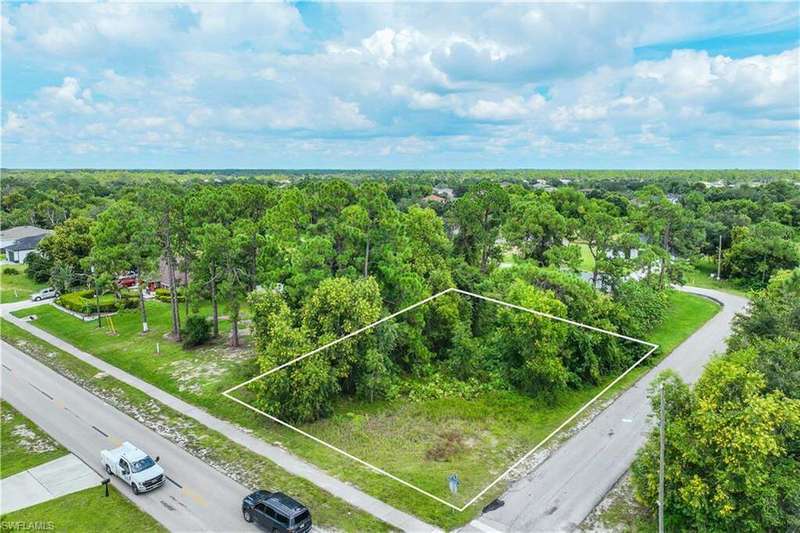 Drone / aerial view featuring a forest view