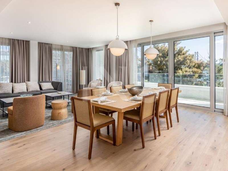 Apartamento T2 Duplex para Venda, em Alc?ntara junto ao rio Tejo, totalmente mobilado e equipado