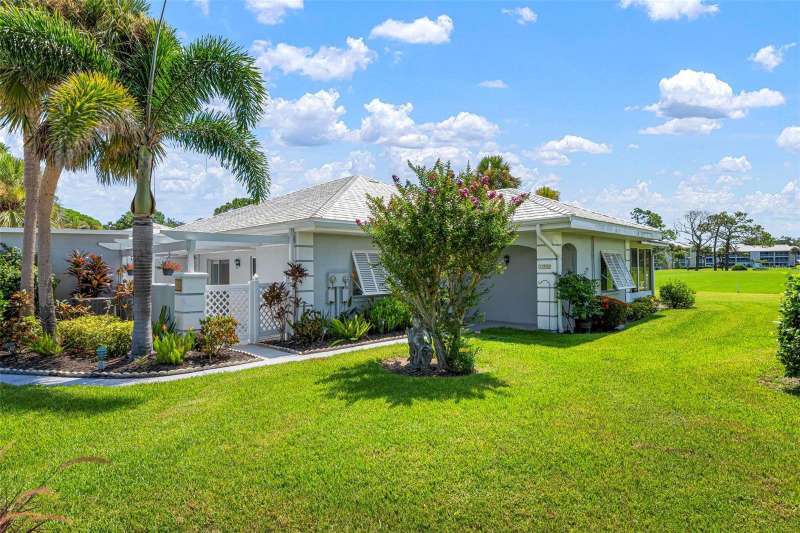 Walkway to front entry