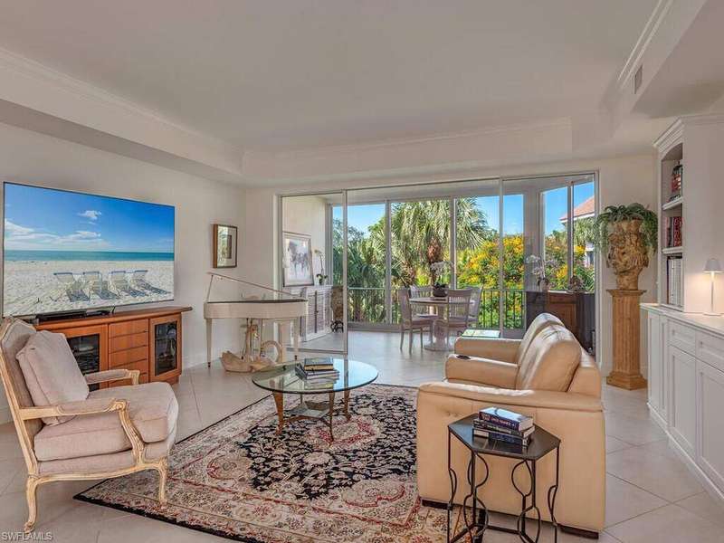 Open and bright floor plan