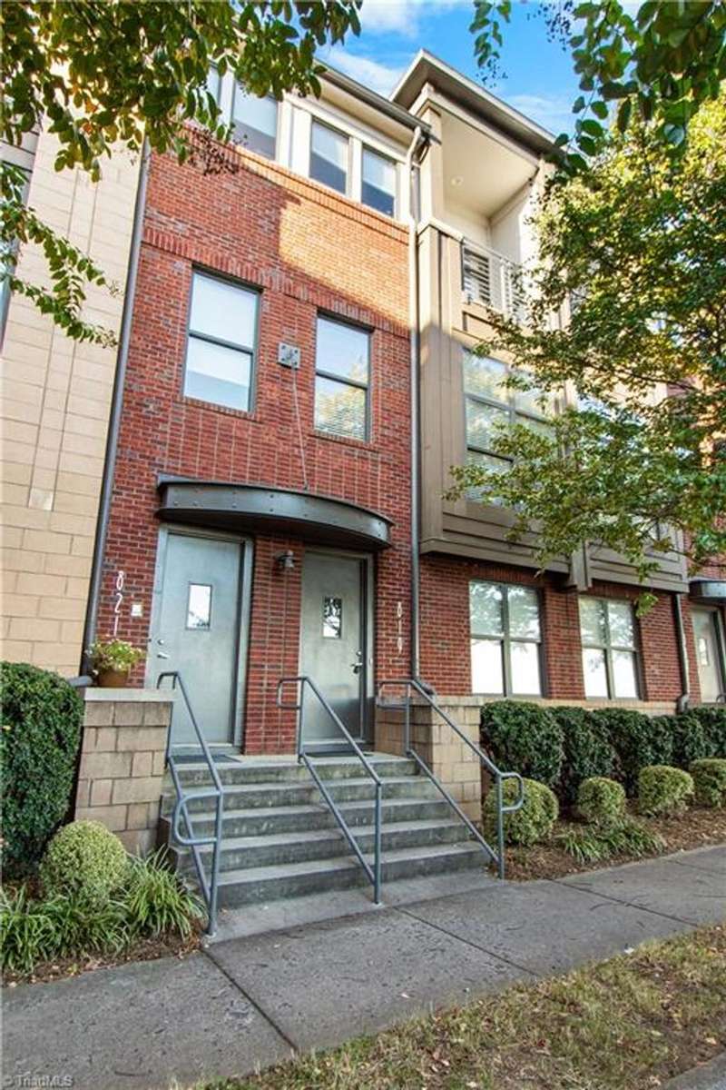 Welcome to 819 Holly Ave!