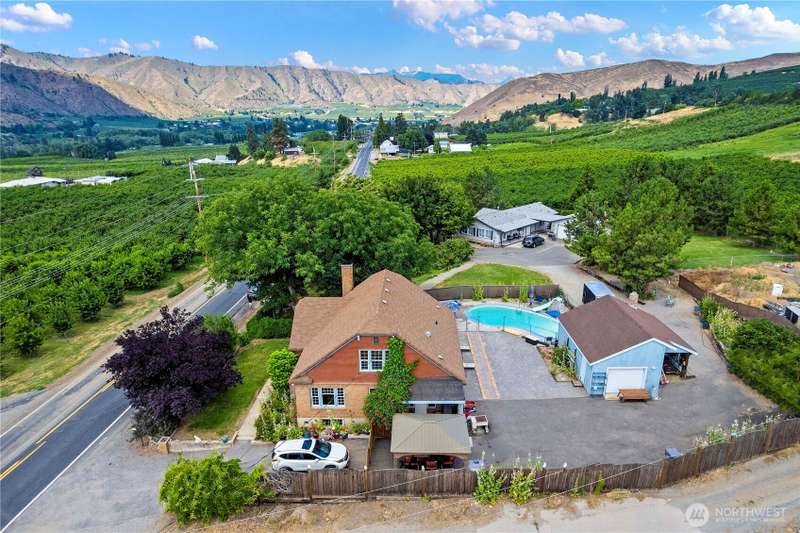 Welcome to 2020 Easy Street! Two separate homes on one parcel in Sunnyslope.