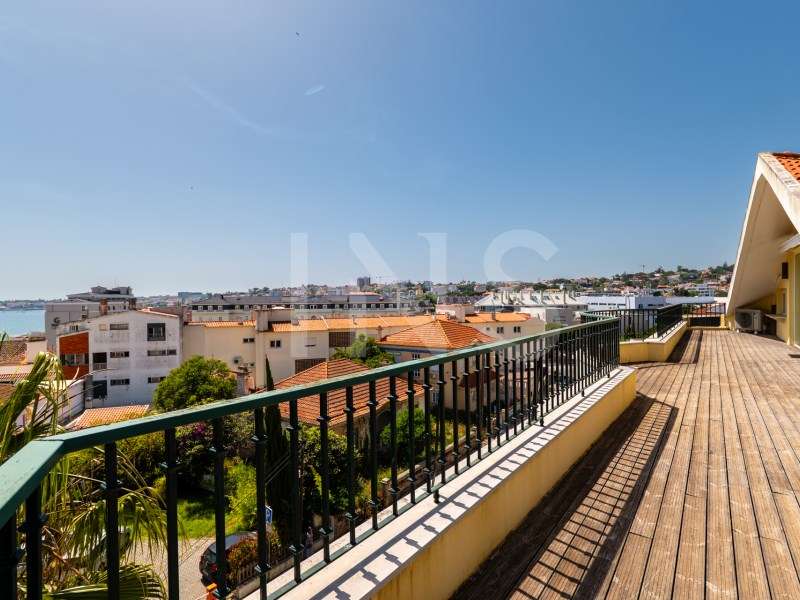 Fantstica Penthouse no centro do Estoril em Duplex com vista mar
