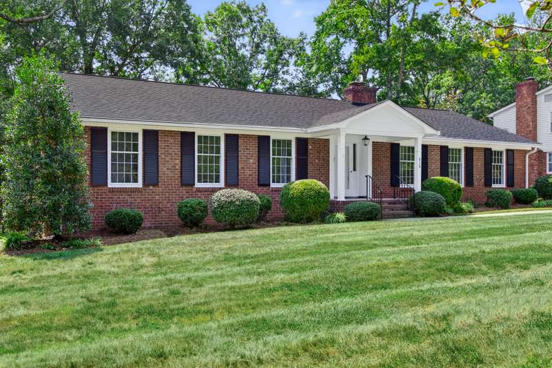 818 Colonial Dr-2