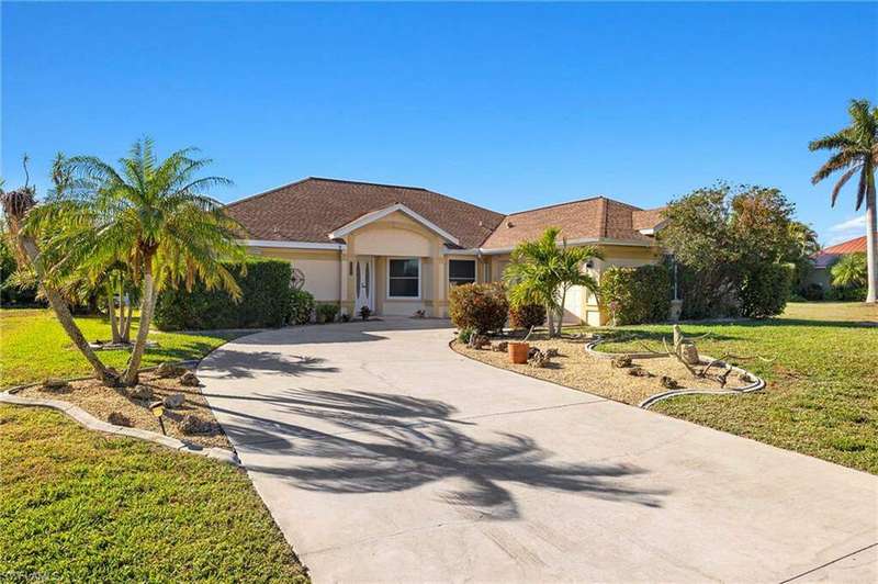 Ranch-style home featuring a front yard