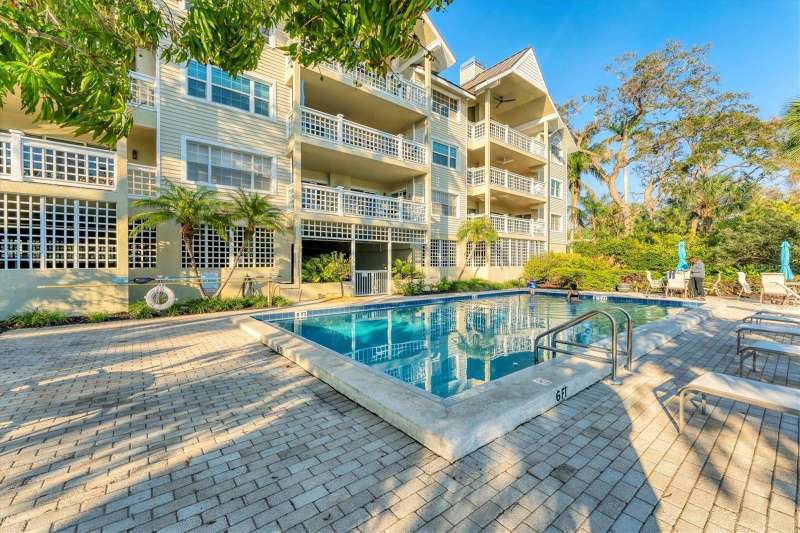 Hudson Bayou water-side elevation