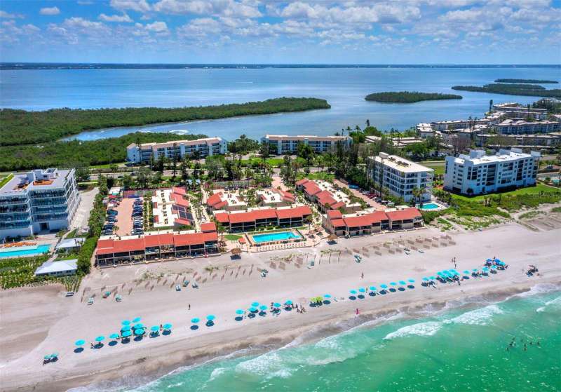Situated on a gorgeous stretch of sandy coastline on Longboat Key!