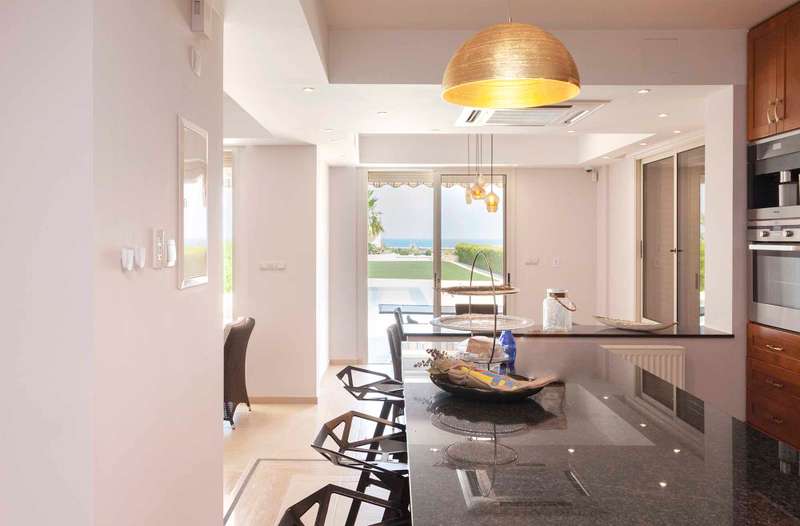 Beachfront Luxury Villa Image