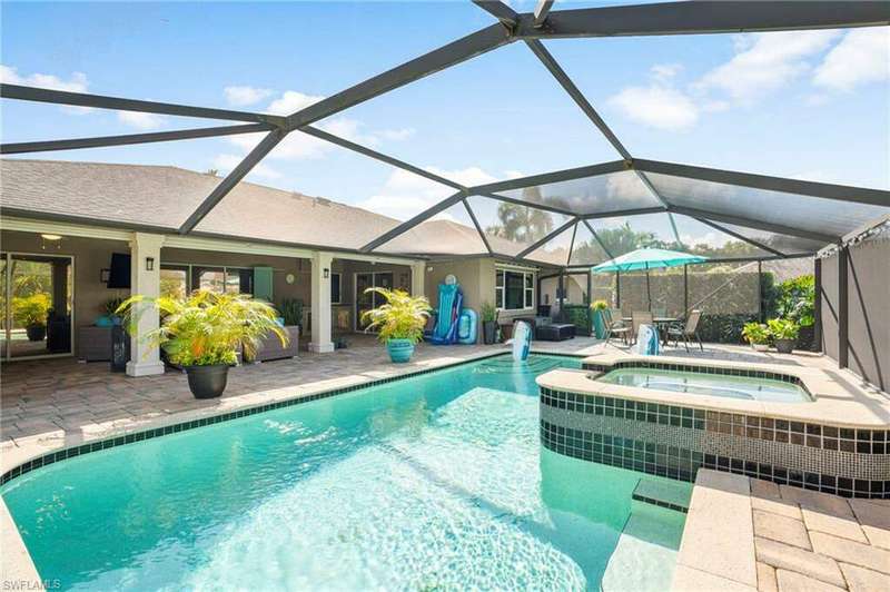 The Naples lifestyle starts with a pool, spa and spacious lanai area.