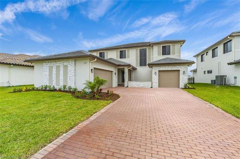 4BR/3.5 Bath Home w custom Pool/spa