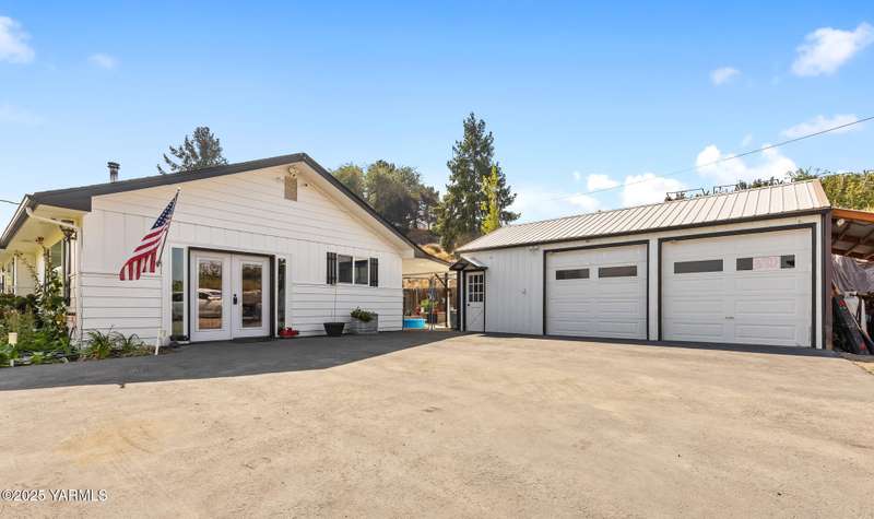 440 Lynwood Ln
