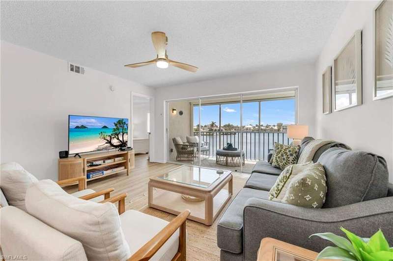 Living Room w/ Expansive Southern Bay Views
