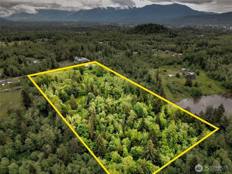Yellow lines show the approximate property lines of P36179. An additional 40' long strip of land (P36175) runs the South property line and extends to the West approximately 2406 feet. Reference attached plat maps.