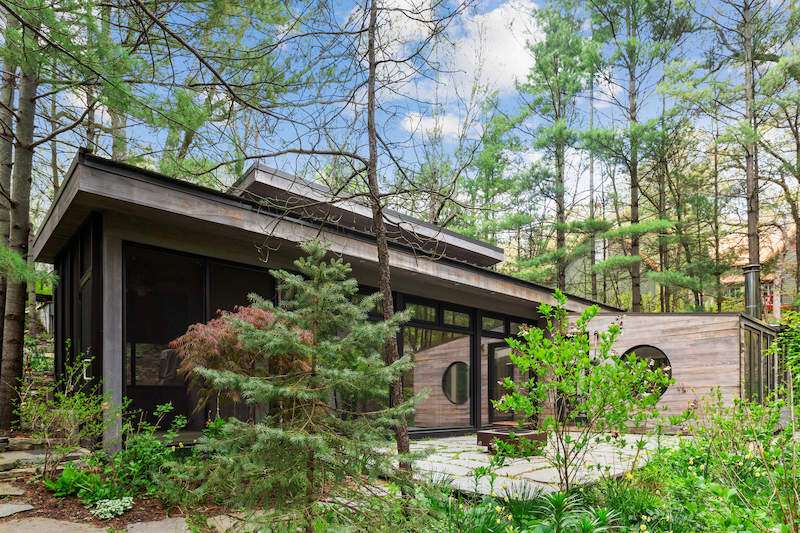 Oval.Front.North65282